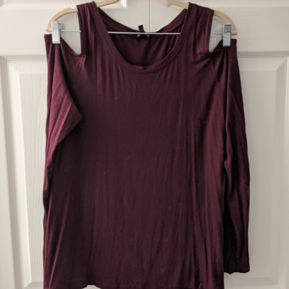 ⭐Cold shoulder wine tee The Limited